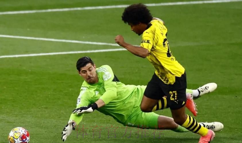 皇马小负巴萨 赛后皇马球员只有库尔图瓦谢场 皇马小负巴萨 赛后皇马球员只有库尔图瓦谢场